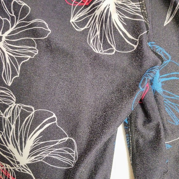 Fabletics Powerhold capri leggings, black floral - Picture 6 of 6